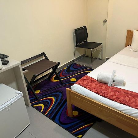 Single Sharing Room And Short Hours Stay At Sandpiper Hotel Singapore Bagian luar foto