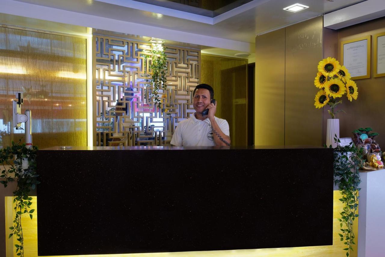 Single Sharing Room And Short Hours Stay At Sandpiper Hotel Singapore Bagian luar foto