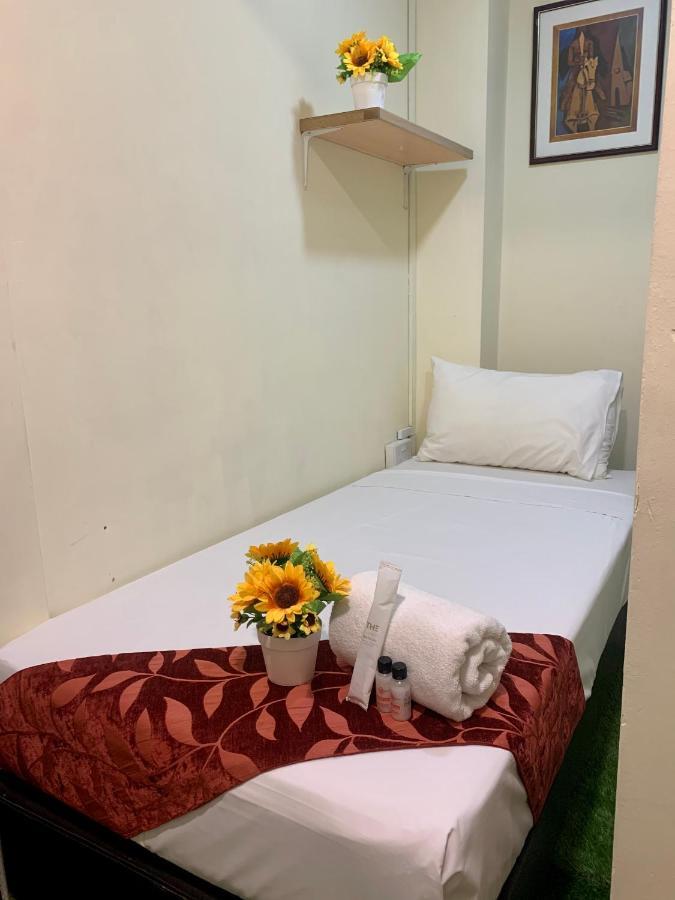 Single Sharing Room And Short Hours Stay At Sandpiper Hotel Singapore Bagian luar foto